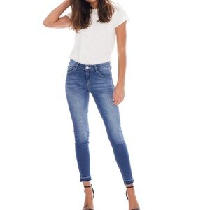 Prosperity women’s Ashley Light Wash Mid Rise Release Hem Skinny jeans size 27